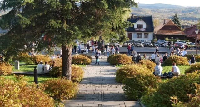 Gdzie zjeść w Lanckoronie? Odkryj najlepsze lokale gastronomiczne Gdzie zjeść w Lanckoronie? Odkryj najlepsze lokale gastronomiczne